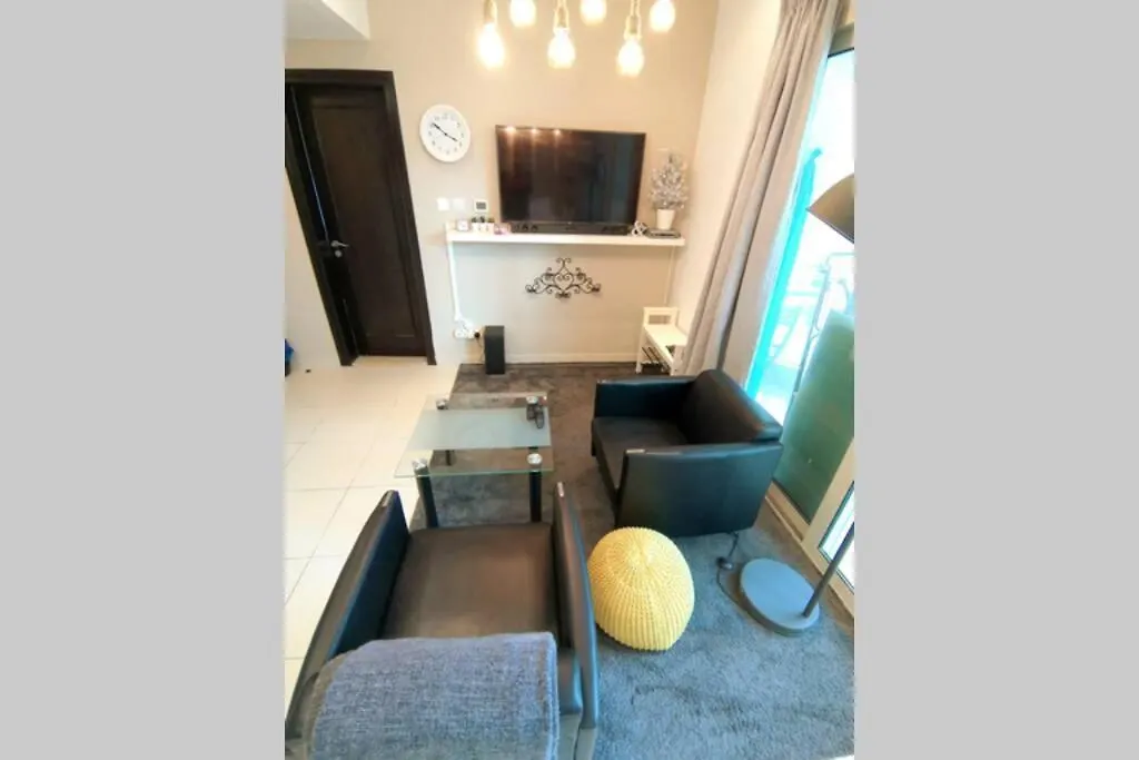 Apartamento Jbr Beach Studio At Royal Oceanic Tower Dubái